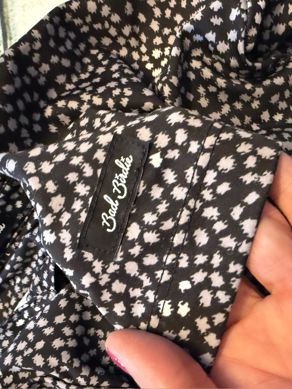 Bad Birdie black pattern active wear polo
Short sleeve shirt. L (rose on sleeve) - Picture 5 of 8